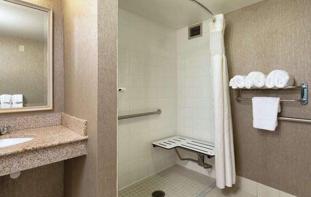 Images Hilton Garden Inn Auburn Riverwatch