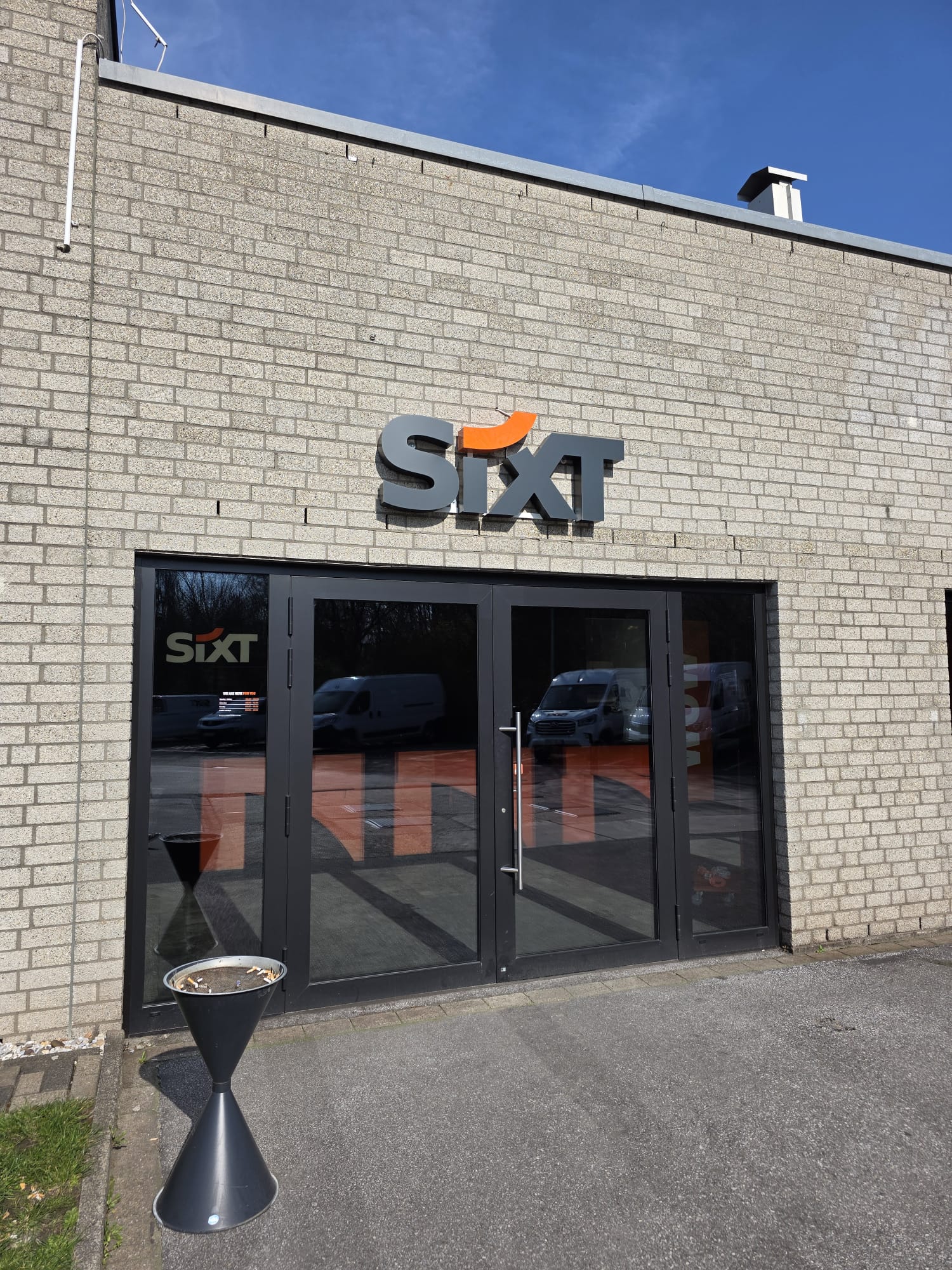 SIXT Truck Center Düsseldorf, Tilde-Klose-Weg 2-4 in Düsseldorf