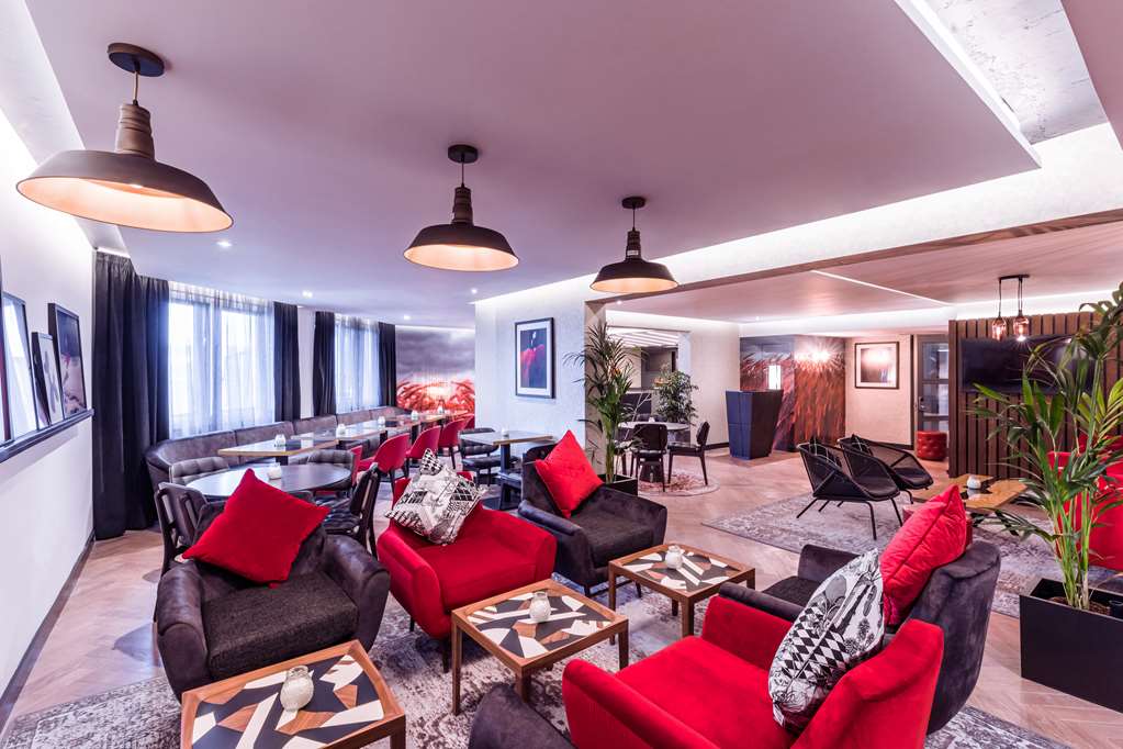 Images Radisson RED Hotel London Heathrow