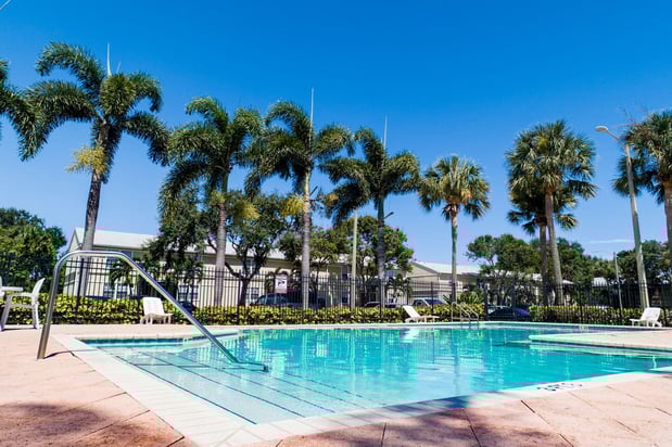 Images Oakwood Townhomes: Lake Worth FL Apartments