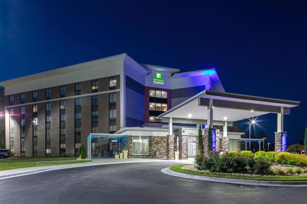 Images Holiday Inn Express Rocky Mount – Sports Center by IHG