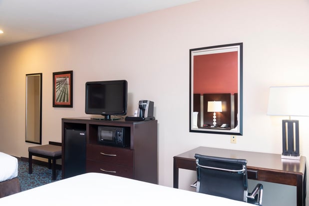 Images Holiday Inn Express & Suites New Philadelphia by IHG