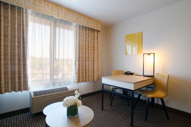 Images Oxford Suites Spokane Valley