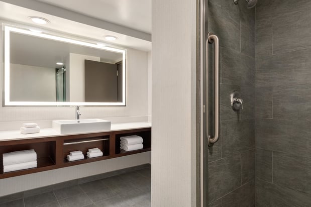 Images Holiday Inn Virginia Beach - Norfolk by IHG