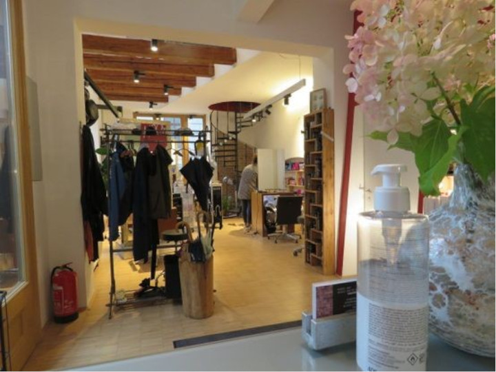 Bild 2 von Friseur Livin`room