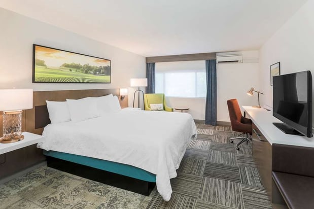 Images Hilton Garden Inn Davis Downtown