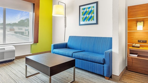 Images Holiday Inn Express & Suites Mobile - University Area by IHG
