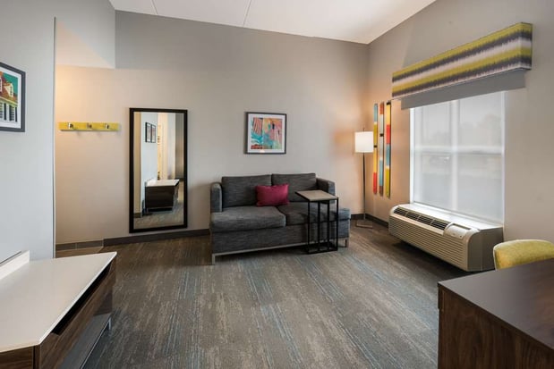 Images Hampton Inn & Suites Fredericksburg-at Celebrate Virginia