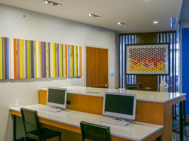 Images Holiday Inn Express & Suites Detroit North - Roseville by IHG
