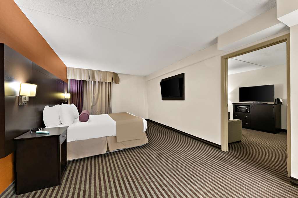 Jacuzzi | Suite-1 King Bed Best Western Plus Toronto North York Hotel & Suites Toronto (416)663-9500