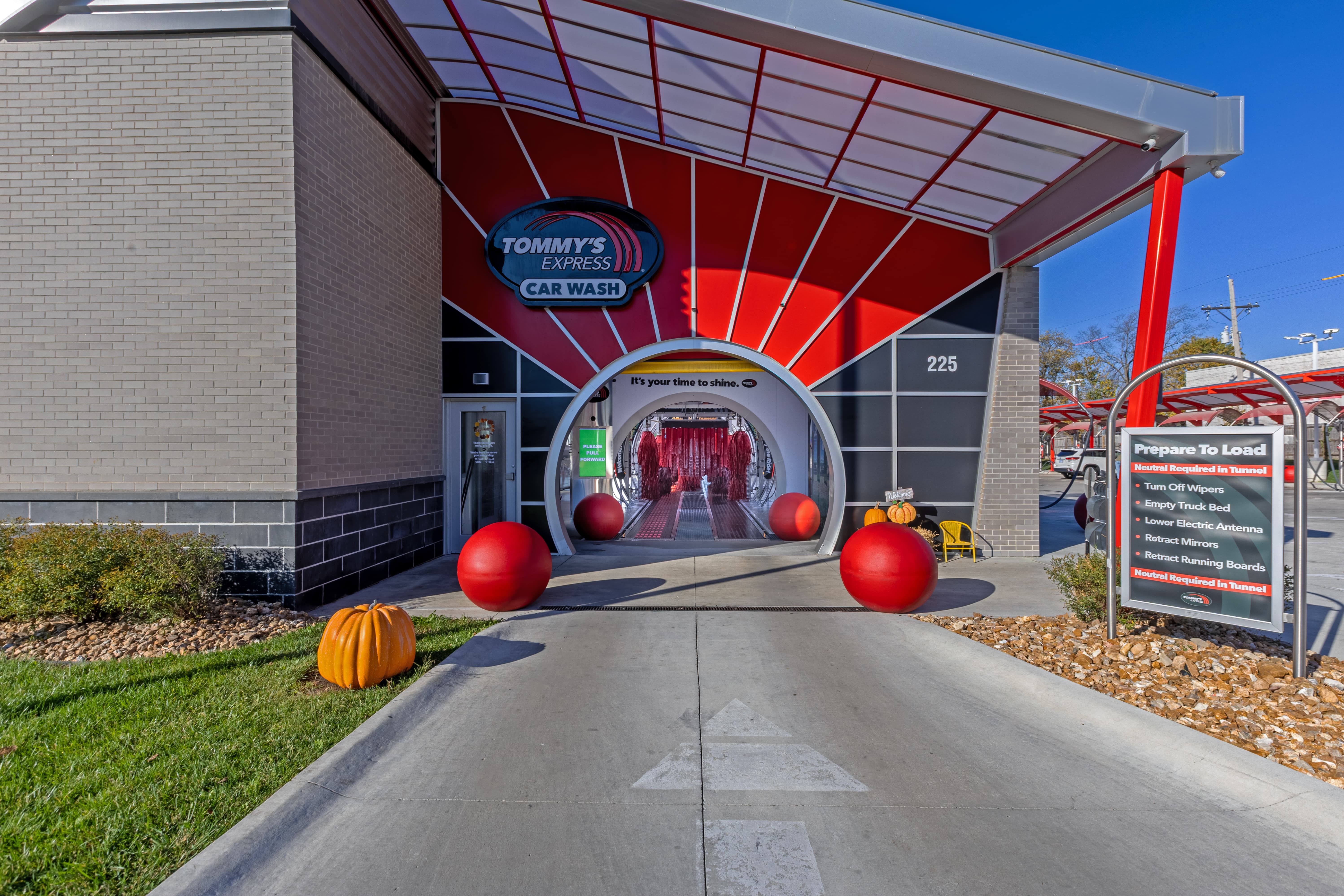 Tommy's Express Car Wash Image