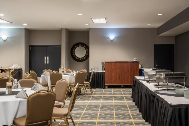 Images Holiday Inn Ontario by IHG