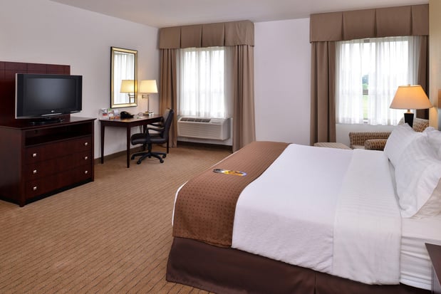 Images Holiday Inn Madison at the American Center by IHG