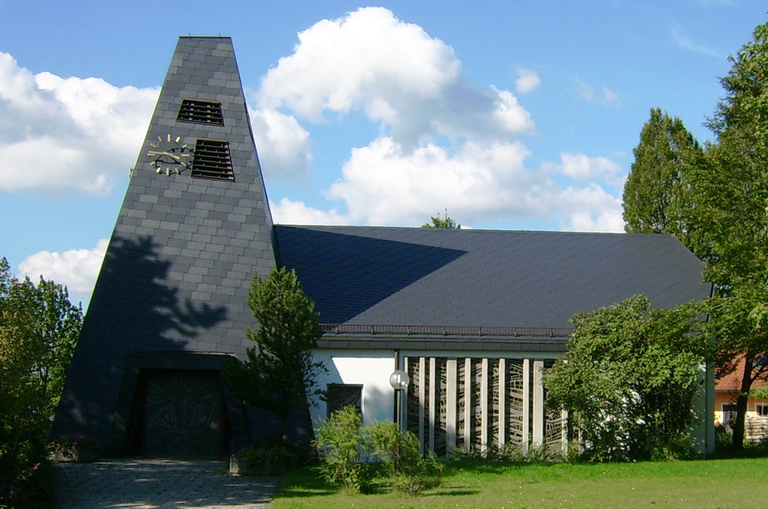 Auferstehungskirche - Evangelische Kirchengemeinde Dünsbach, Sandäckerstraße 19 in Dünsbach