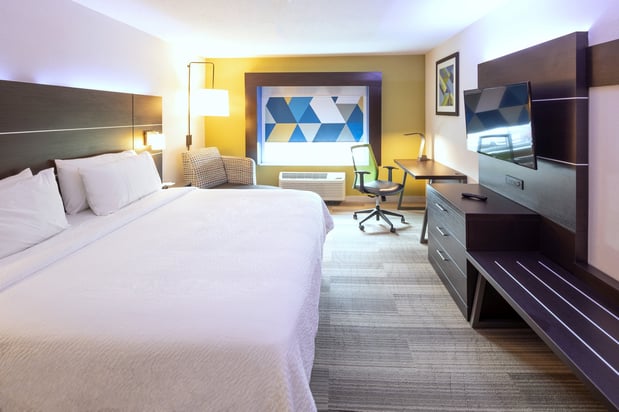 Images Holiday Inn Express & Suites Chicago West - St Charles by IHG