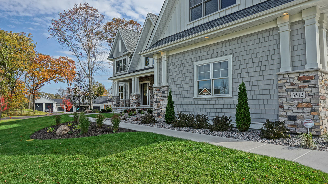 When it comes to paving and stonework, the team at Greenscape Companies takes every measure possible to ensure your new hardscape additions are built to last.