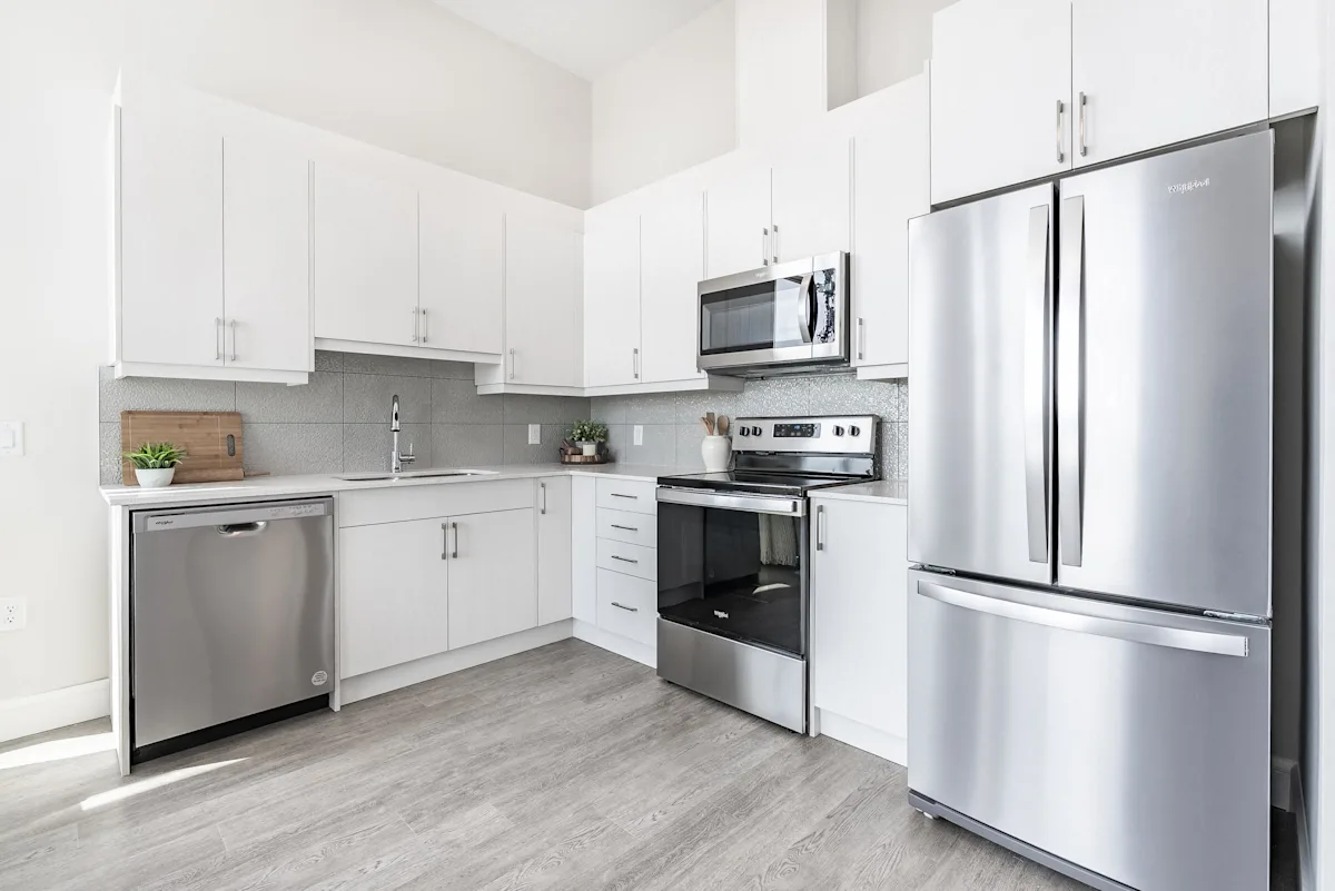 Images 1600 Hyde Park Village Apartments