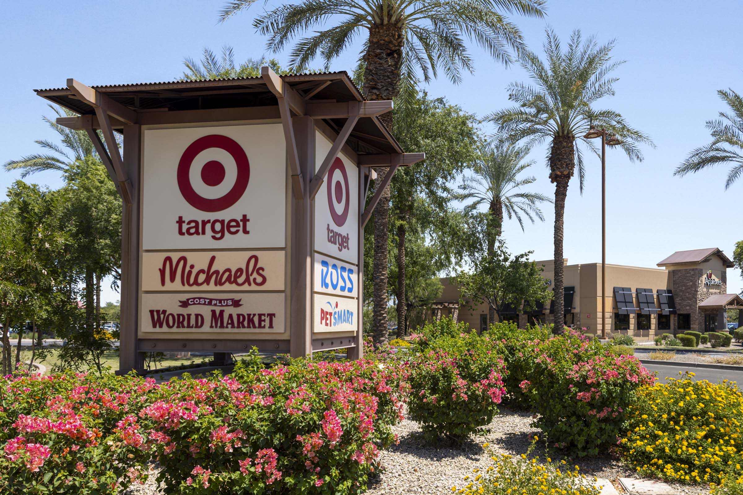 Gilbert Gateway Towne Center shopping near Camden Gilbert apartments in Gilbert, AZ 