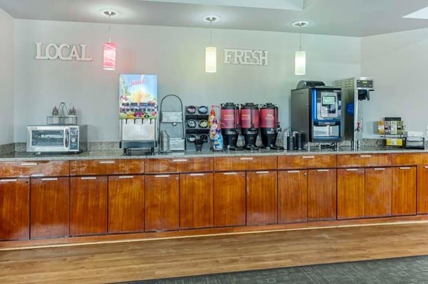 Images Best Western Plus Peppertree Inn at Omak