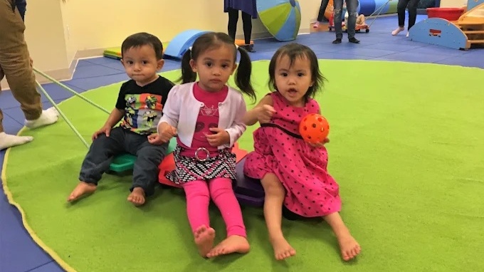 A room filled with bubbles gives your child plenty of reasons to reach, move, watch, and wonder. This playful favorite supports visual tracking and coordination while making our child development classes in Fullerton feel like pure fun.