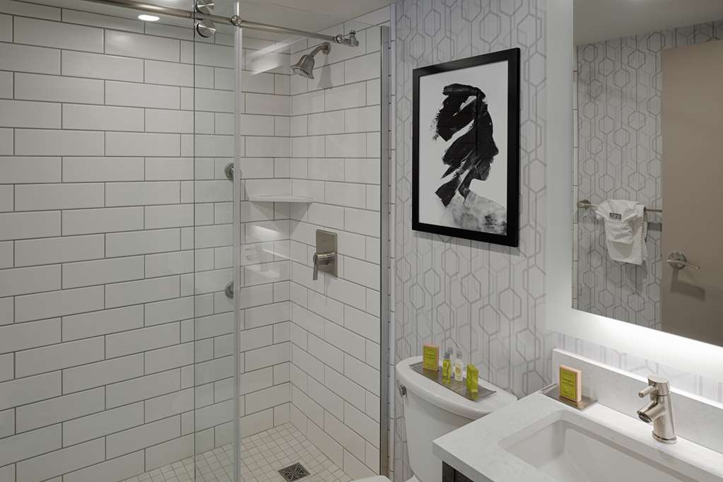 Guest room bath
