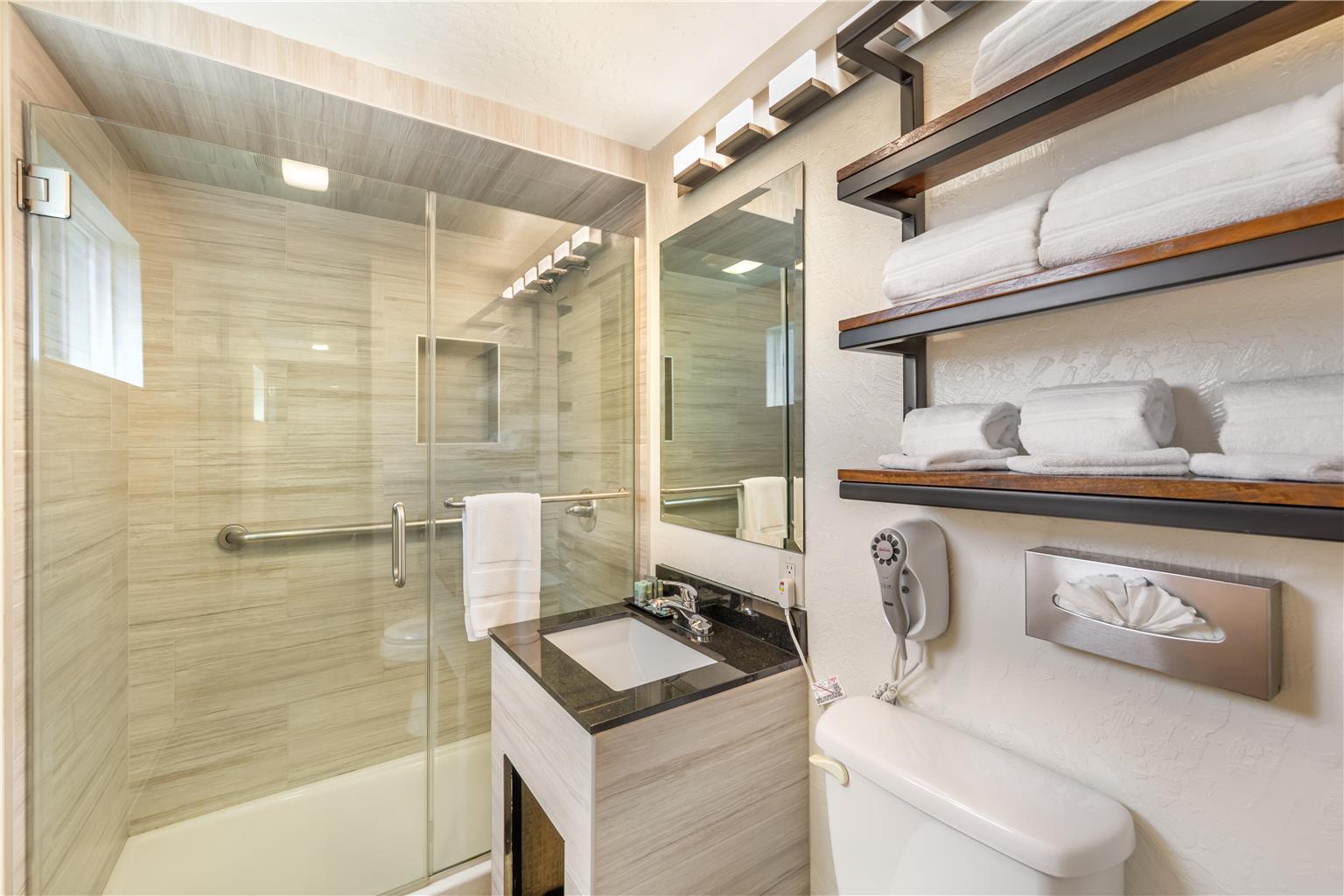 Double Queen Bathroom - No Balcony