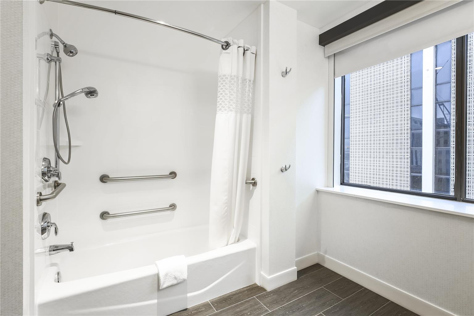Guest room bath