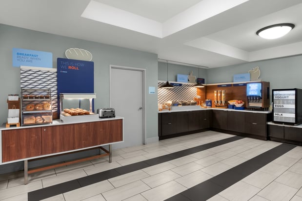 Images Holiday Inn Express & Suites Marina - State Beach Area by IHG