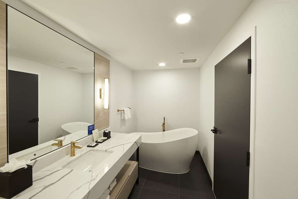 Images Bloom Mississauga, Tapestry Collection by Hilton