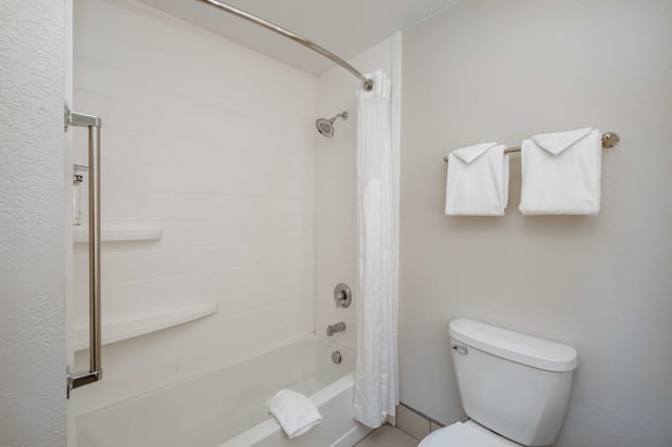 Images Holiday Inn Express & Suites Carlsbad by IHG