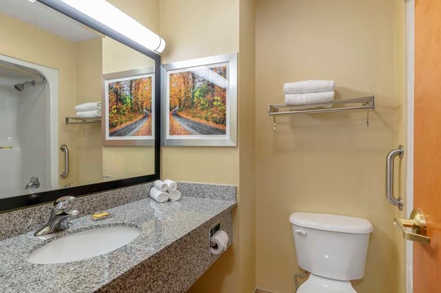 Images Best Western Plus New England Inn & Suites