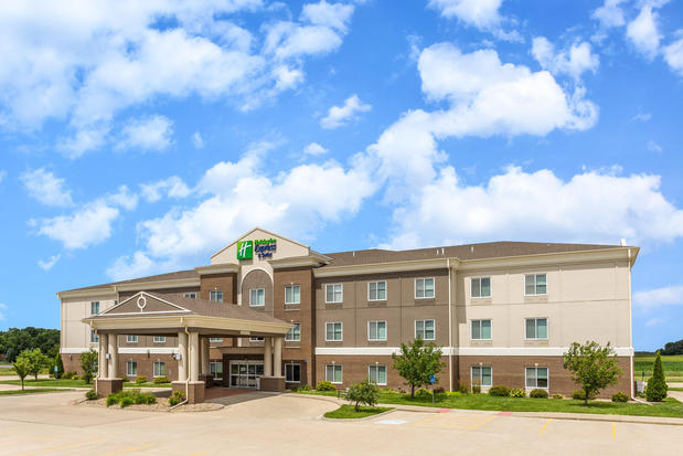 Images Holiday Inn Express & Suites Albert Lea - I-35, an IHG Hotel