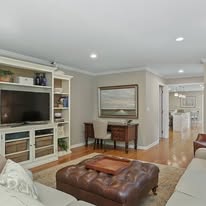 Images Hannelore Kaplan, VP William Raveis Real Estate
