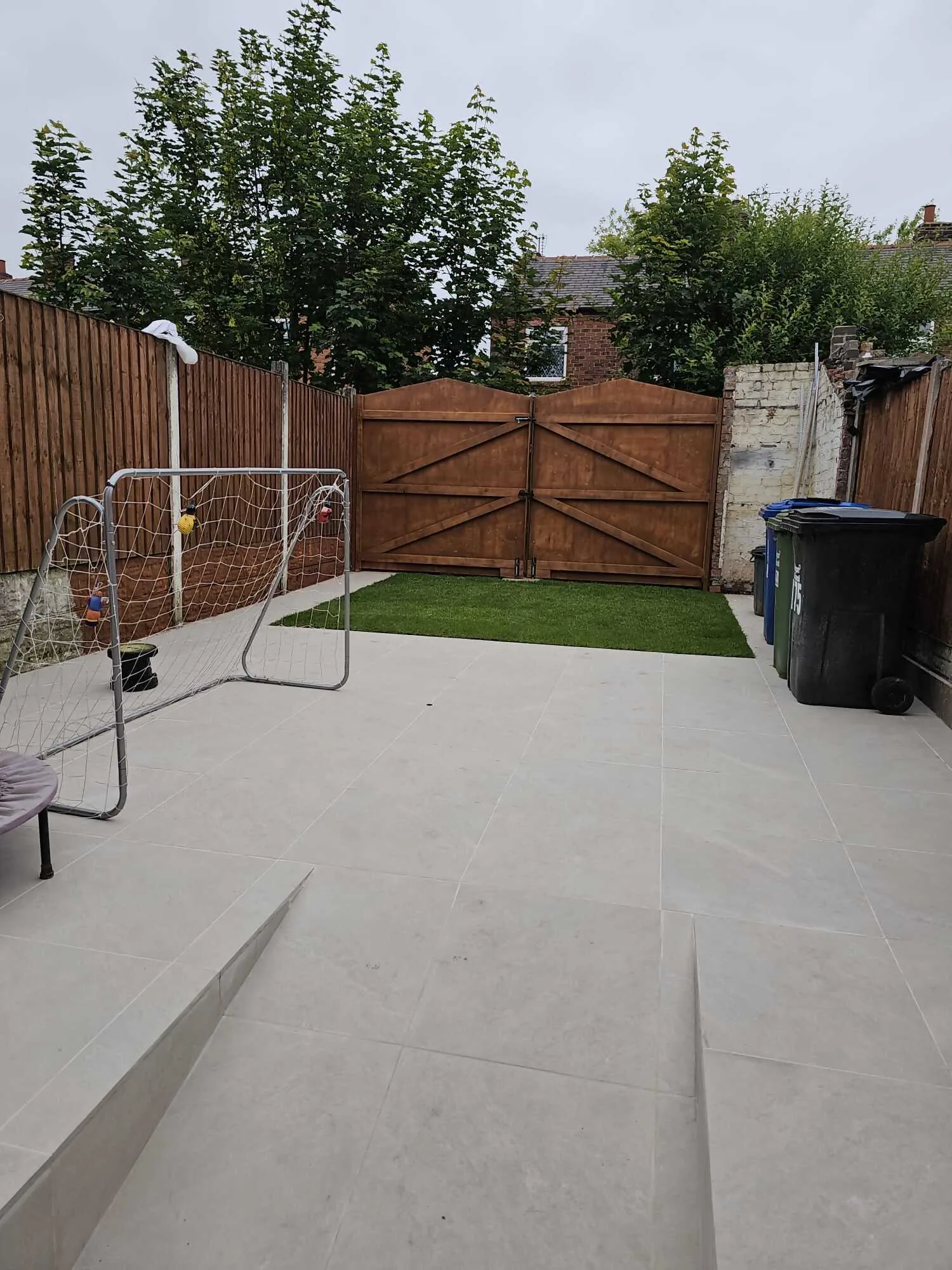 Images Ivo & Tina HK Service Ltd