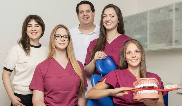 Bilder Zahnarztpraxis Lächeln und Beissen | Zahnarzt Herisau