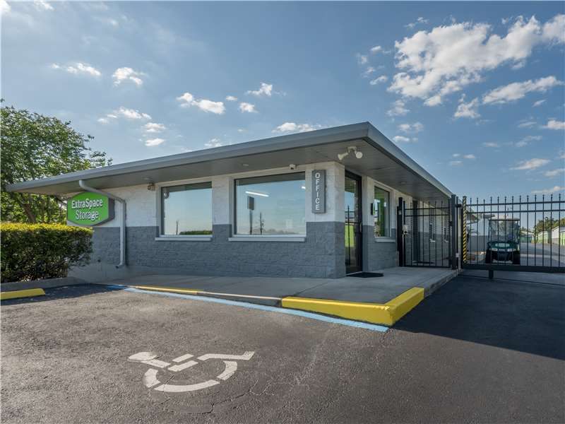 Beauty Image - Extra Space Storage at 1012 US-92, Auburndale, FL 33823