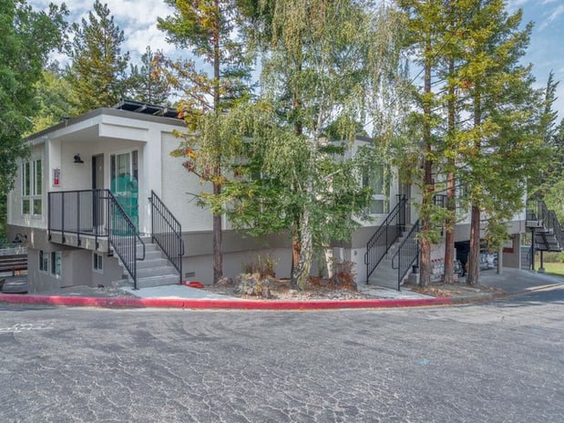 Images Trailhead Apartments at Tam Junction