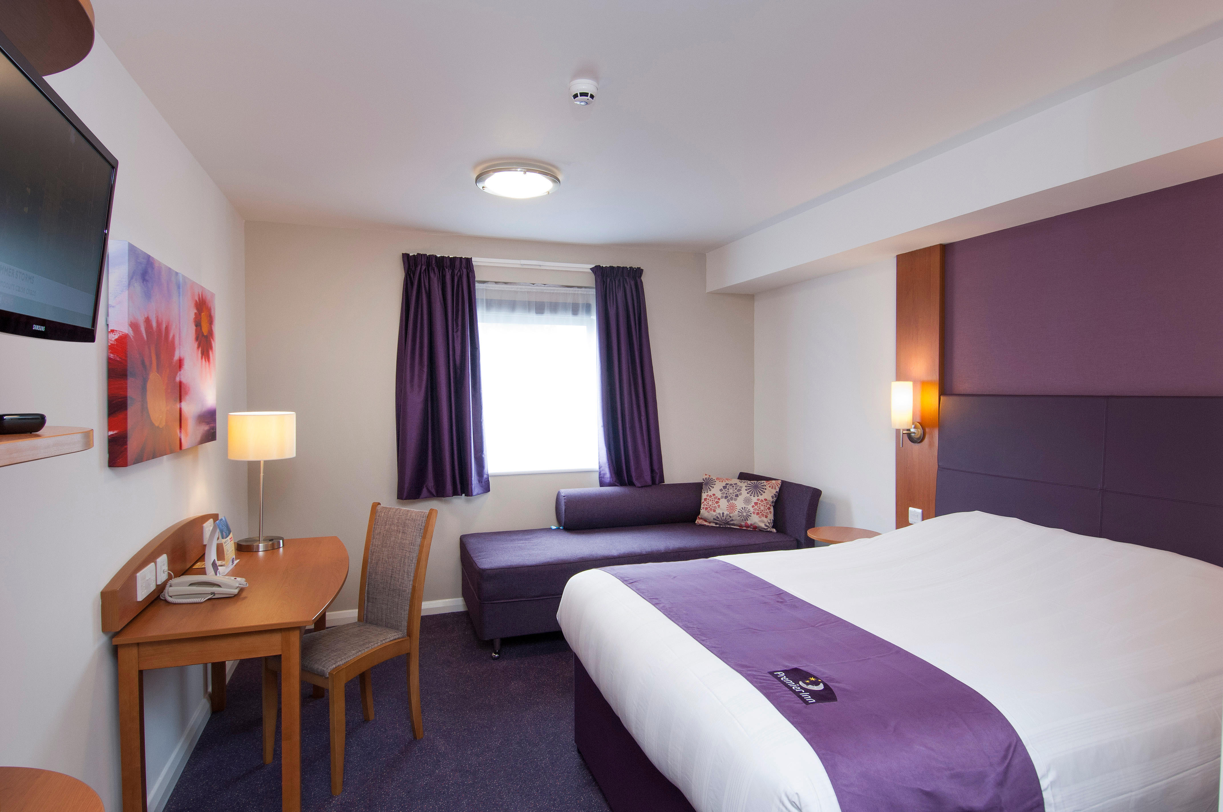Premier Inn bedroom Premier Inn London Richmond hotel London 03333 219261