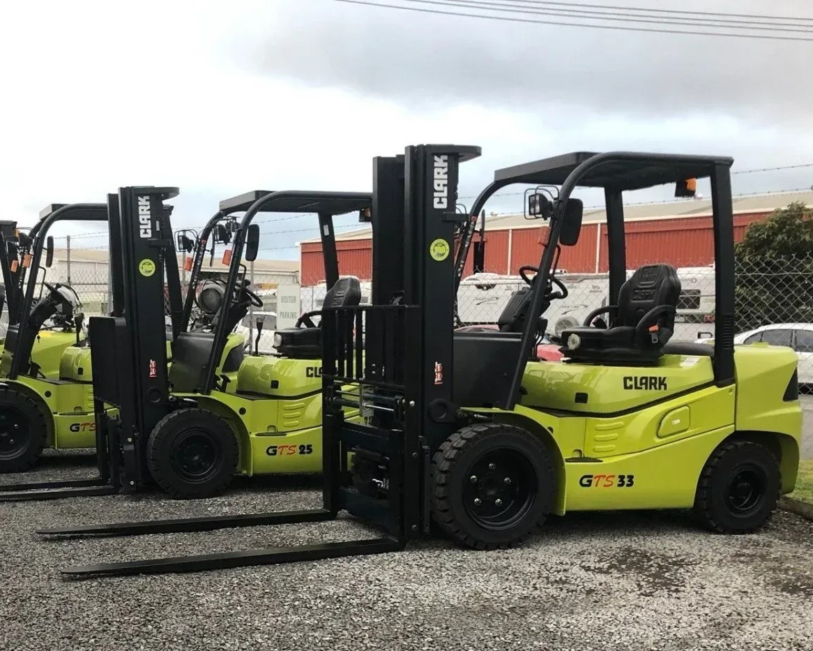 Images L & P Mackin Forklifts