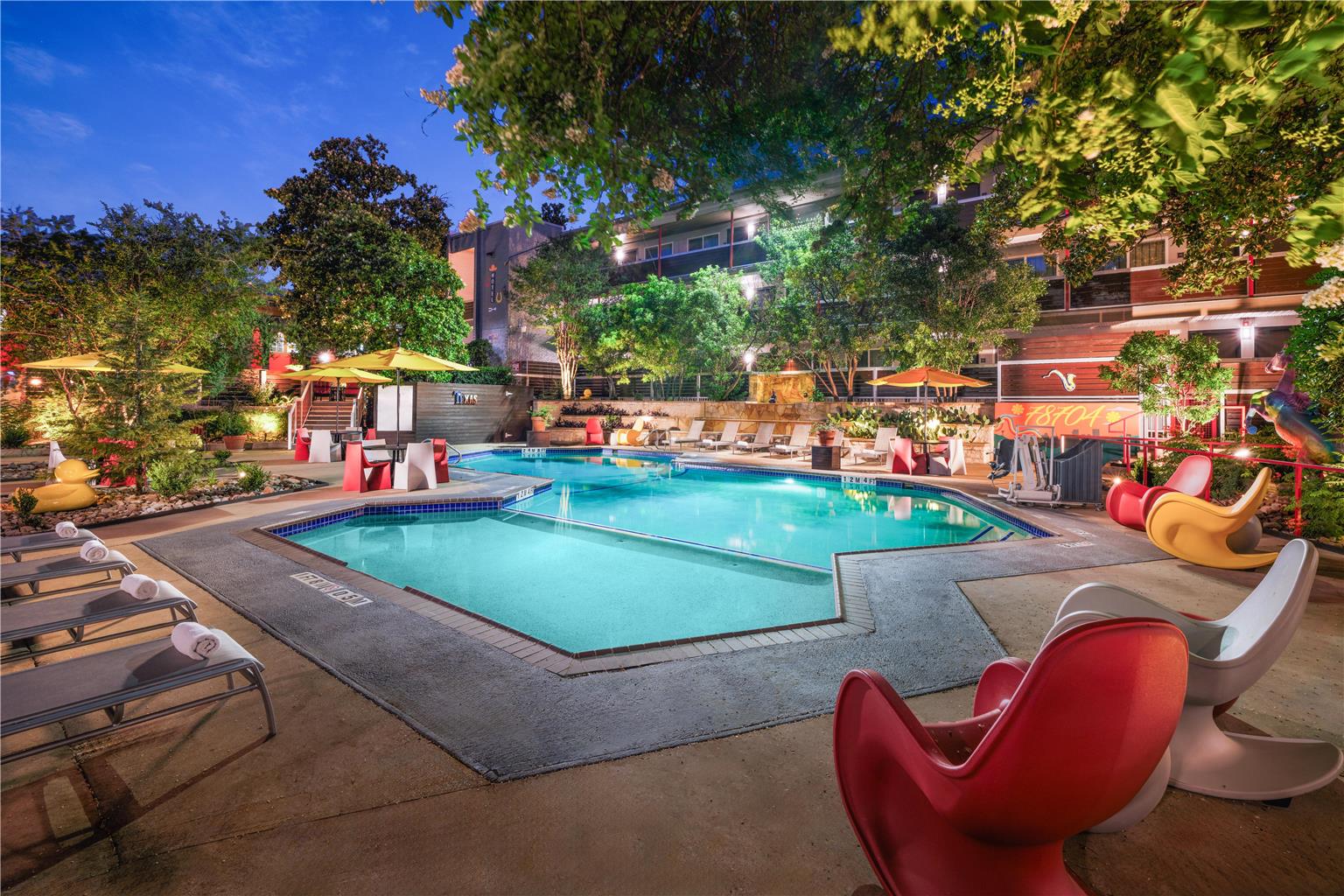 Pool Twilight 