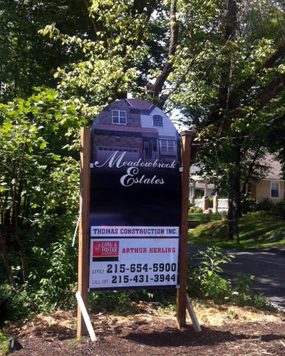 Help your house get sold with a real estate sign!