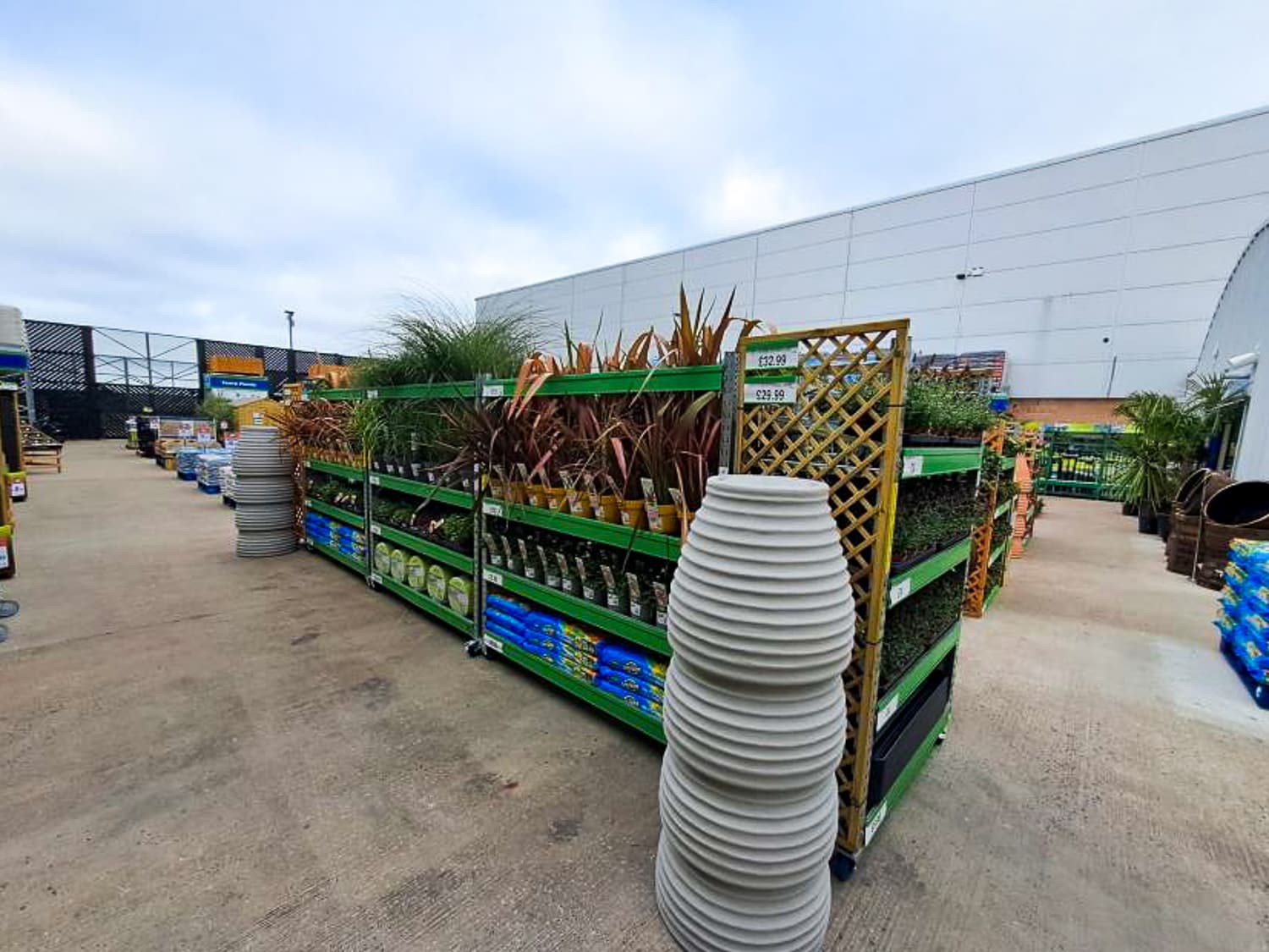 Images B&M Home Store with Garden Centre