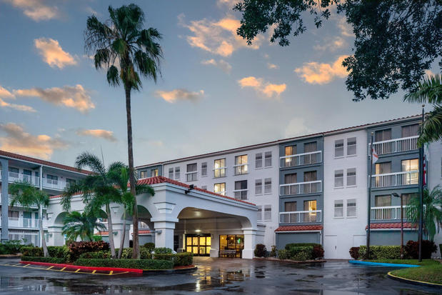 Images Holiday Inn & Suites Boca Raton - North, an IHG Hotel