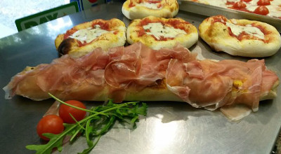 Images Pizzeria La Castellana