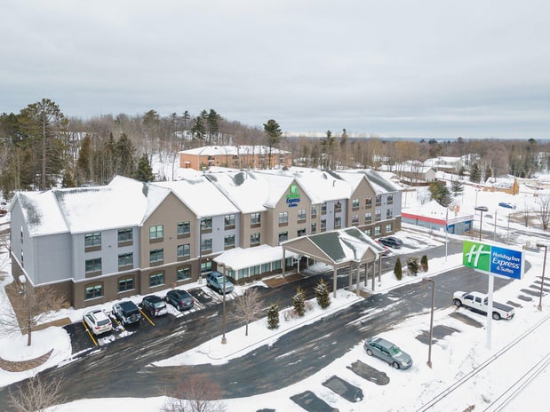 Images Holiday Inn Express & Suites Marquette by IHG