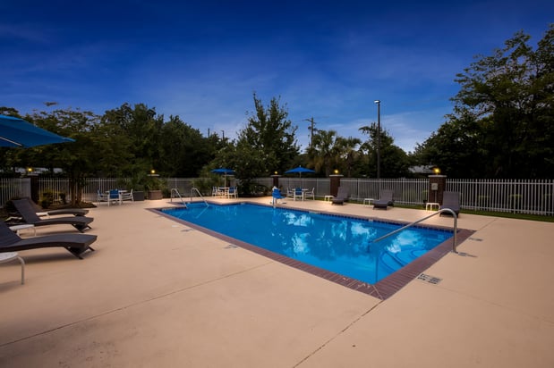 Images Holiday Inn Express & Suites Savannah - Midtown by IHG
