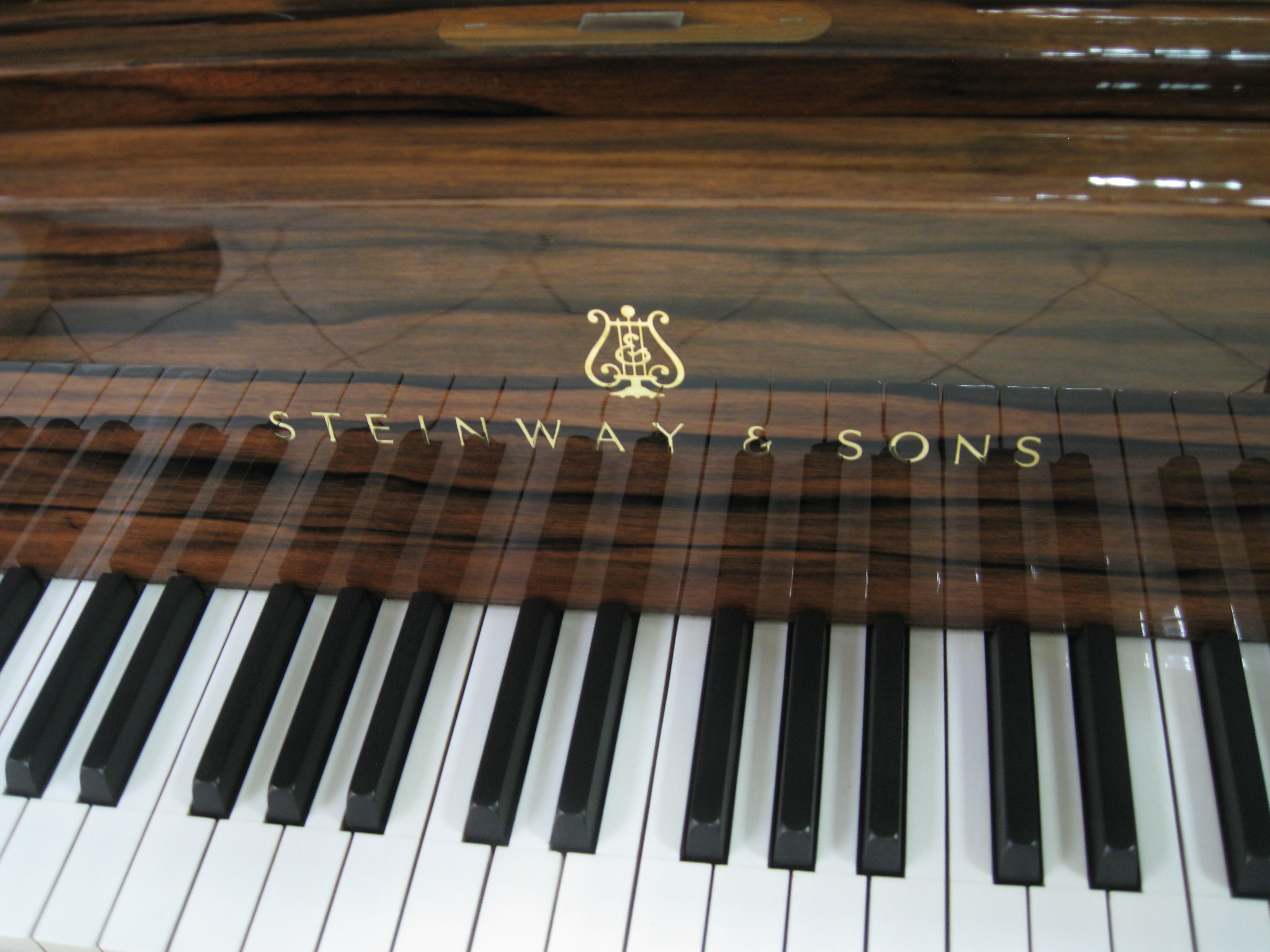 Bilder Heutschi Piano AG