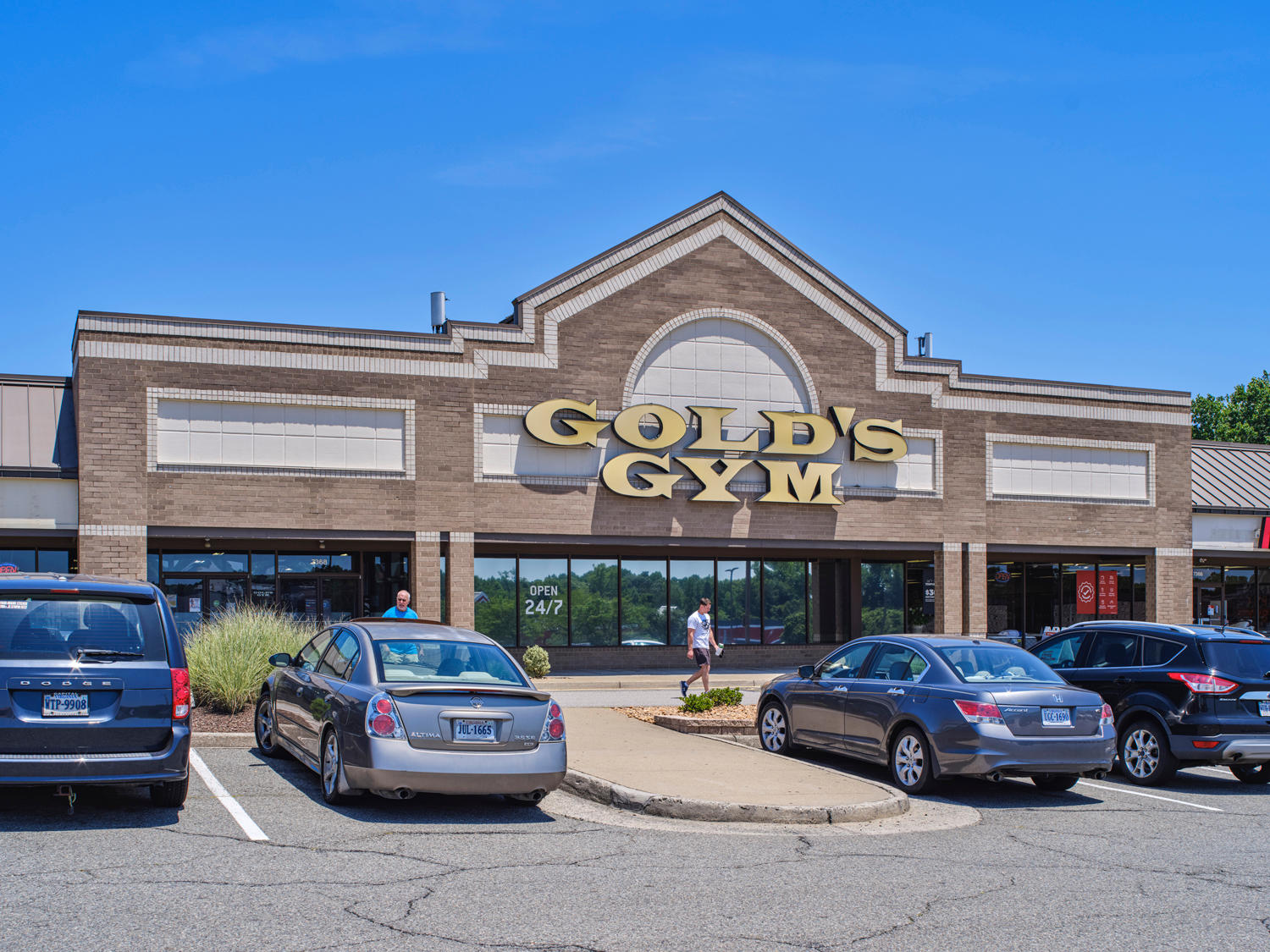 Gold's Gym at Hanover Square Shopping Center