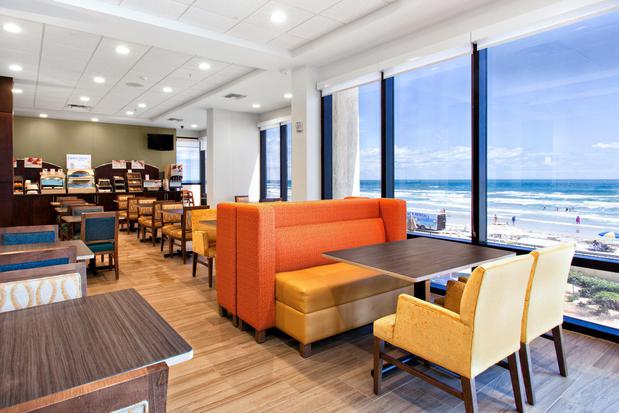 Images Holiday Inn Express & Suites Oceanfront Daytona Beach Shores, an IHG Hotel