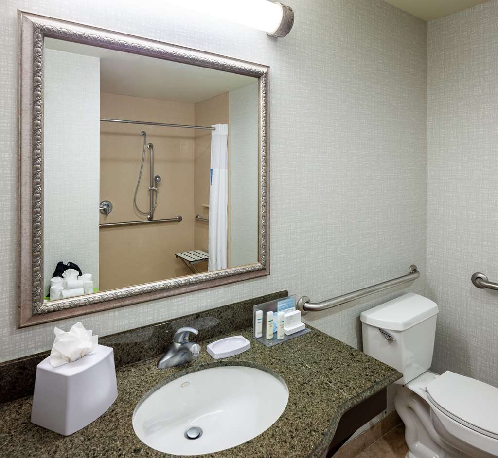 Guest room bath